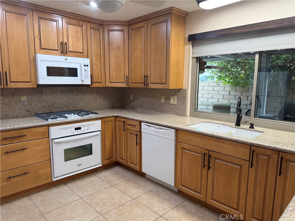 74570 Zircon Circle E Property Photo 8