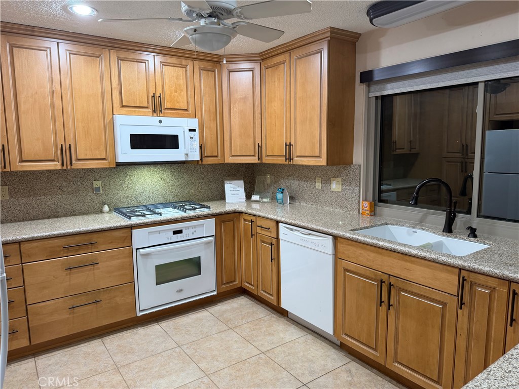 74570 Zircon Circle E Property Photo 9