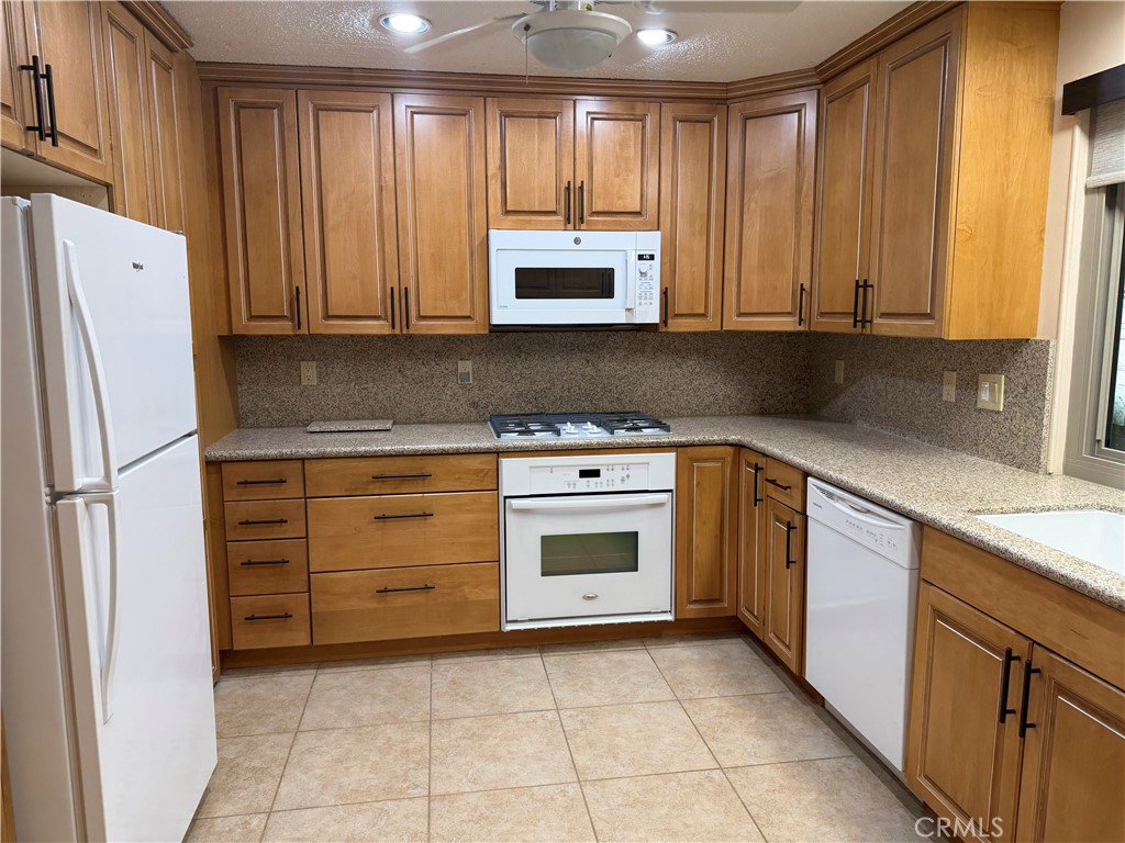 74570 Zircon Circle E Property Photo 9