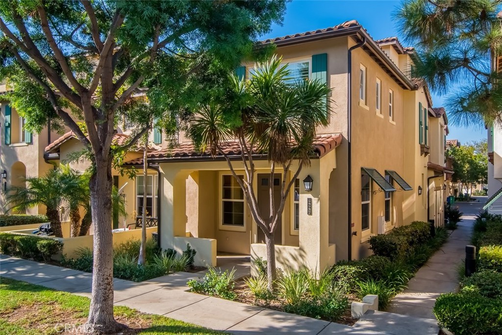 221 Dewdrop Property Photo 1