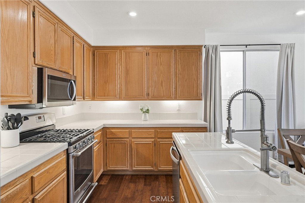 29 Marseille Property Photo 17