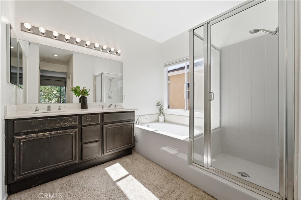 29 Marseille Property Photo 42