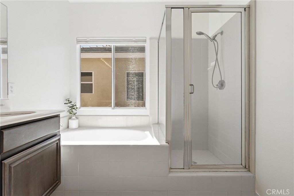 29 Marseille Property Photo 43