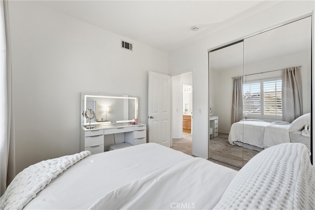 29 Marseille Property Photo 47