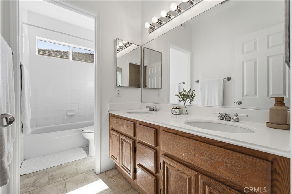29 Marseille Property Photo 48