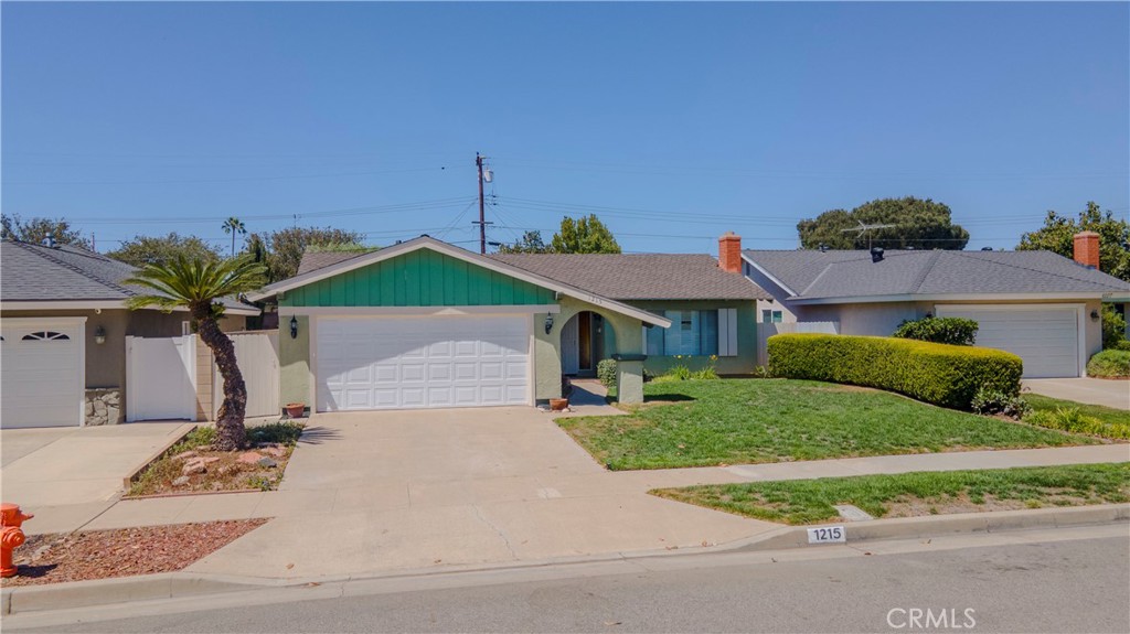 1215 E Mardell Property Photo 3