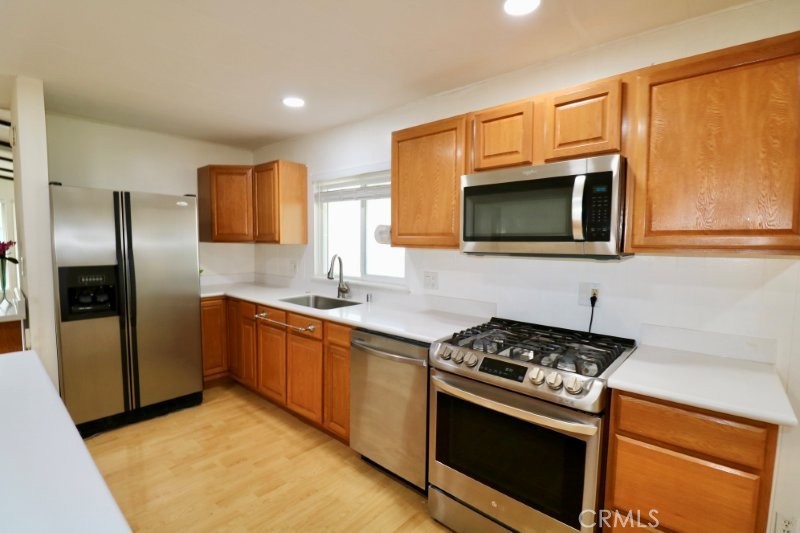 14055 Lake View Drive 14 Property Photo 23