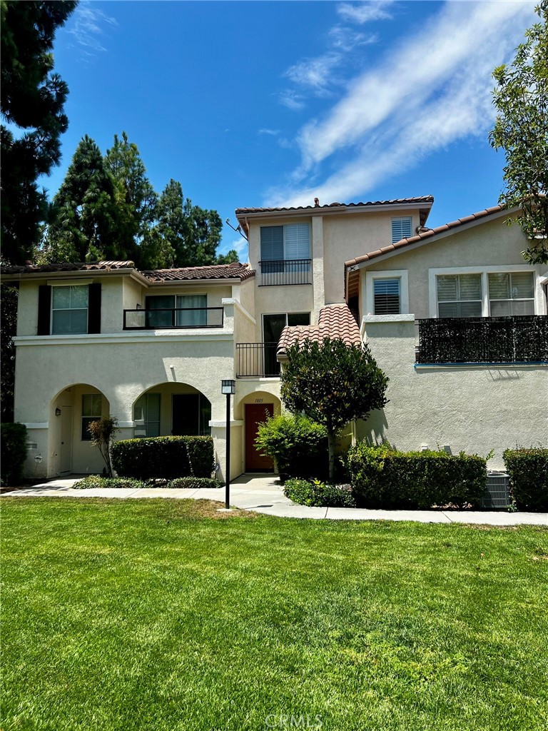 1805 Crescent Oak Property Photo 1