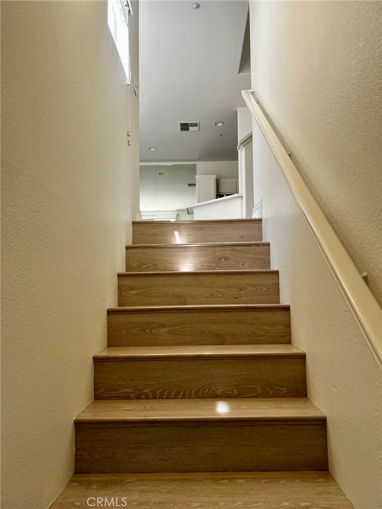 1805 Crescent Oak Property Photo 3