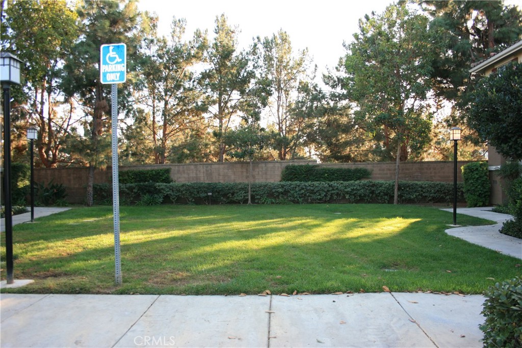 1805 Crescent Oak Property Photo 3
