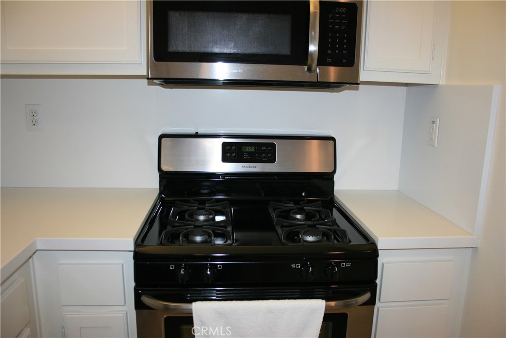 1805 Crescent Oak Property Photo 8