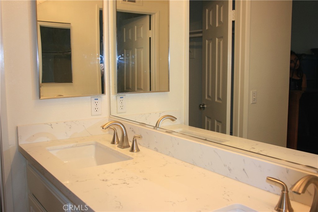 1805 Crescent Oak Property Photo 12
