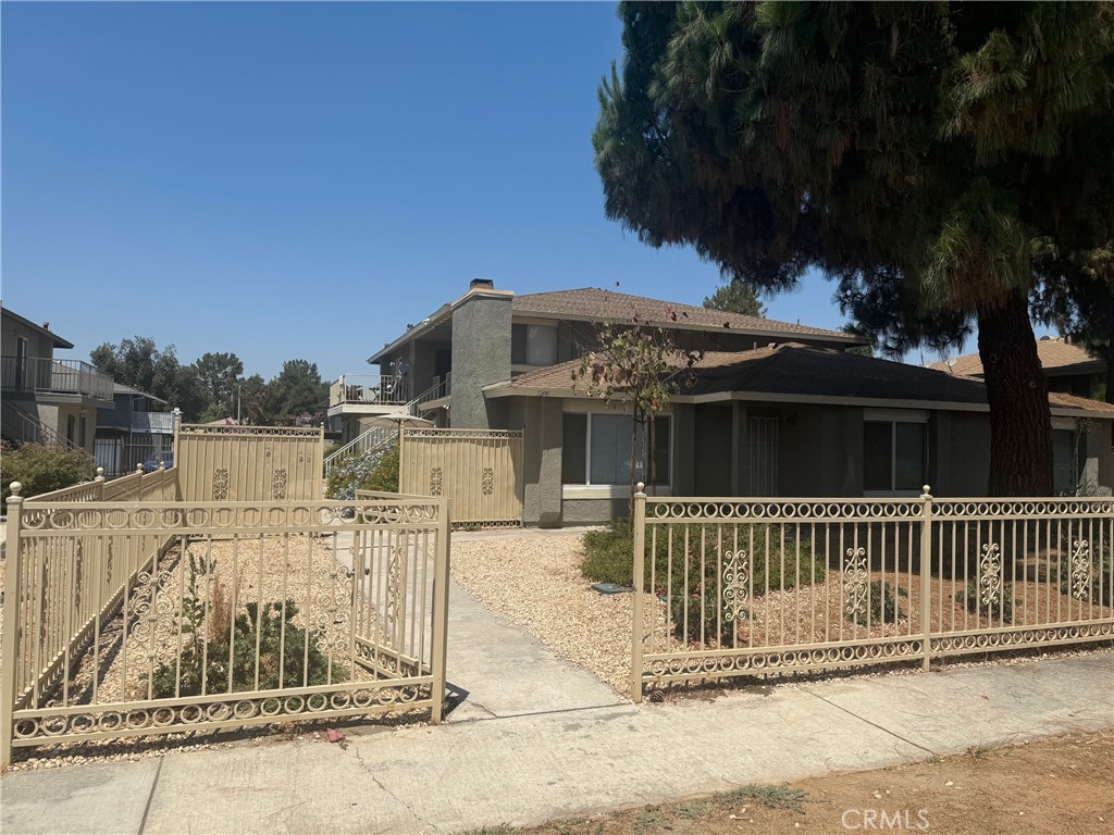 1209 Oxford Drive C Property Photo 1