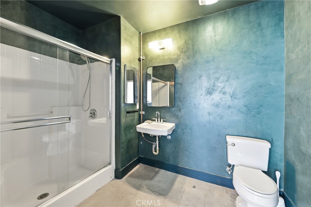204 E 3rd Street Property Photo 13