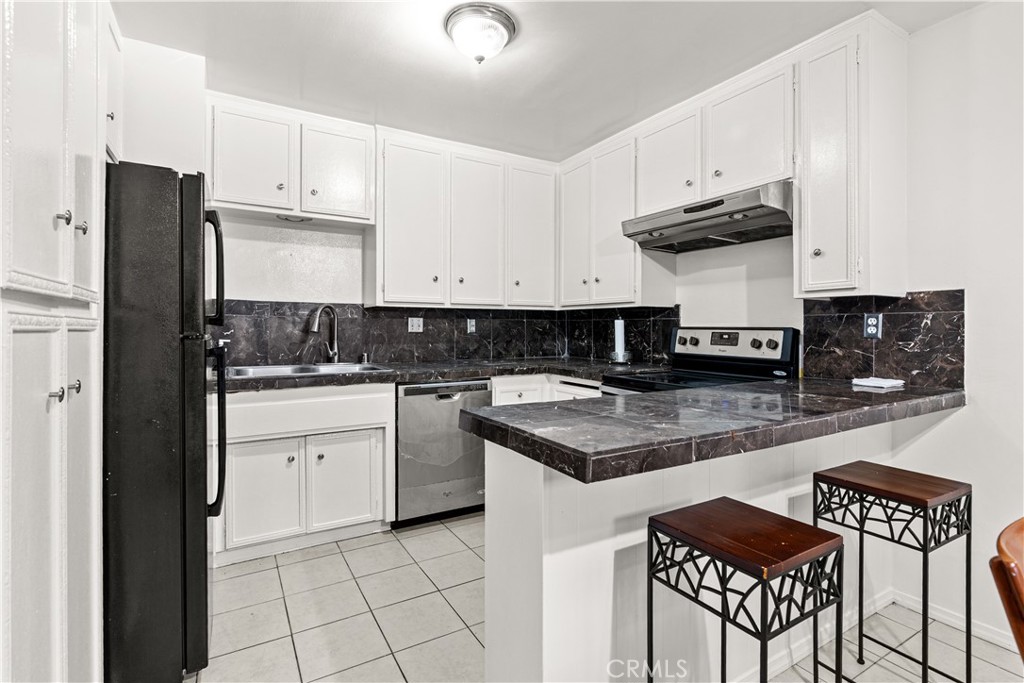 444 Obispo Avenue 3 Property Photo 2
