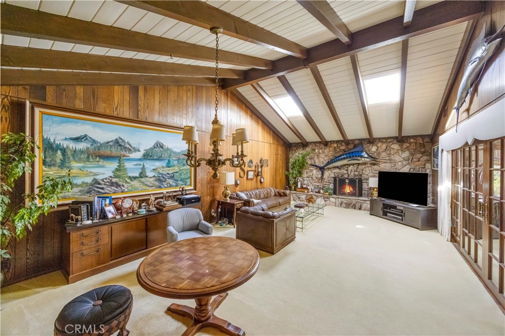 18411 Hillcrest Property Photo 3
