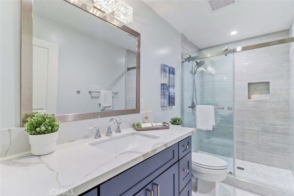 2305 Via Puerta Property Photo 28