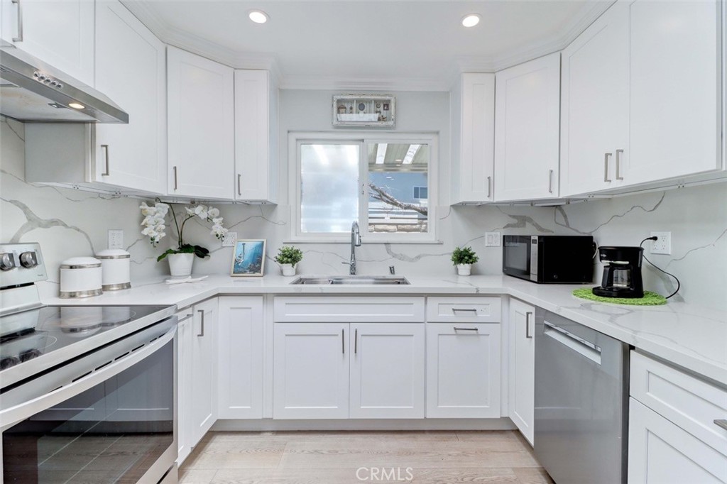 2305 Via Puerta Property Photo 29