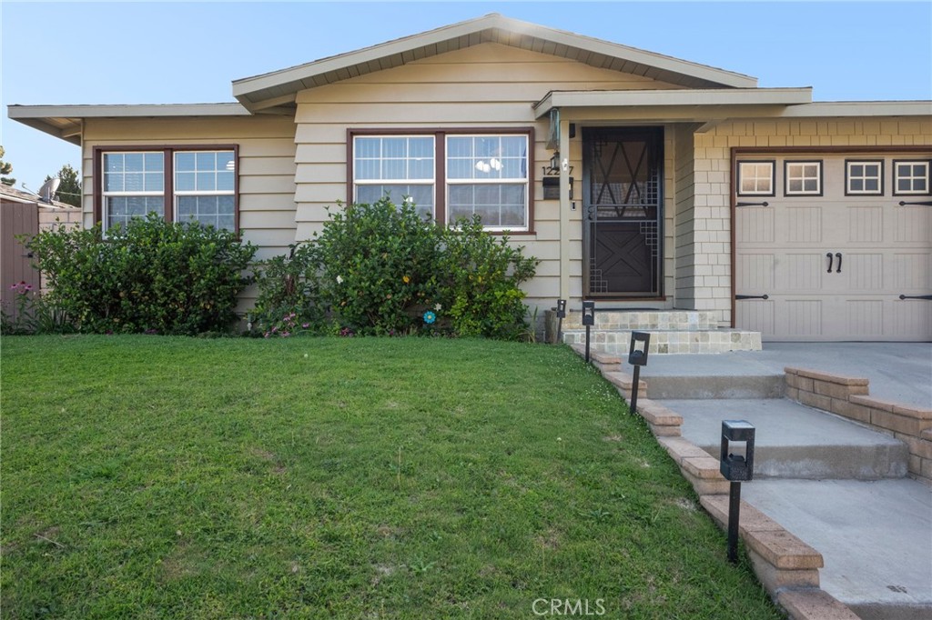 12237 Burgess Property Photo 5