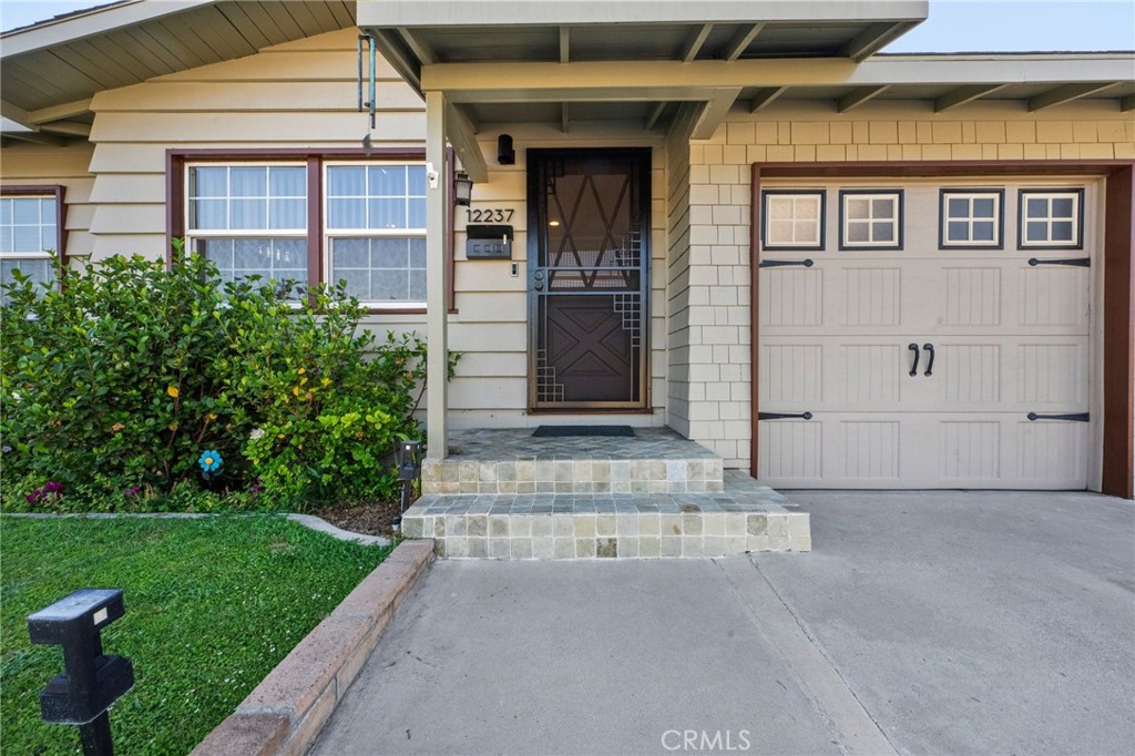 12237 Burgess Property Photo 7