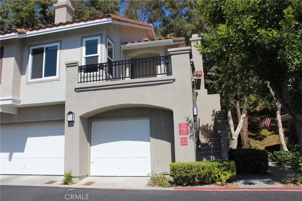 221 California Court Property Photo 1