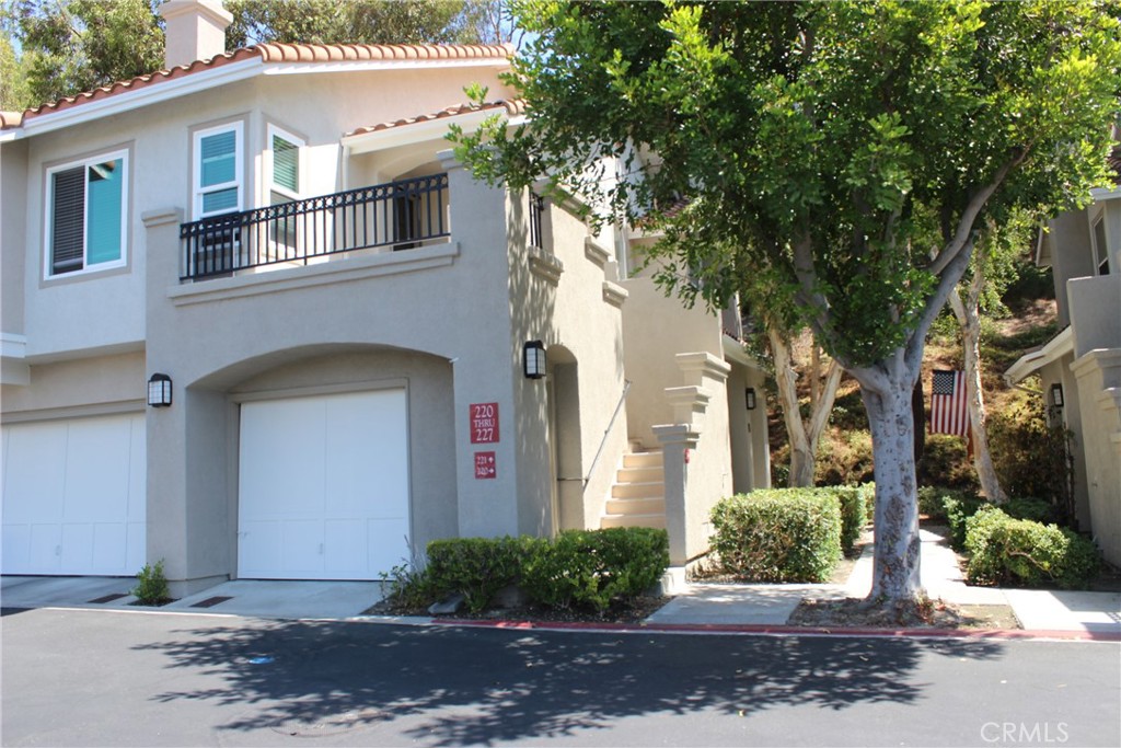 221 California Court Property Photo 2