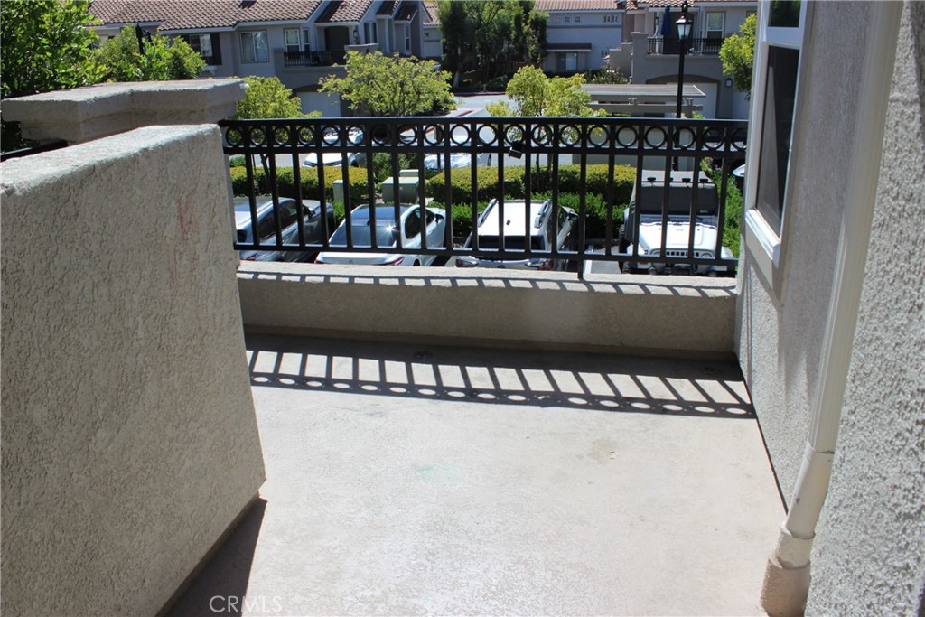 221 California Court Property Photo 3