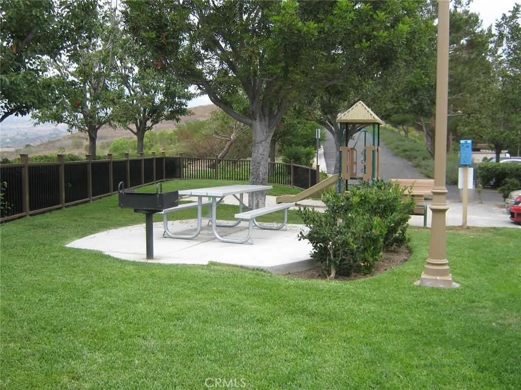 221 California Court Property Photo 6