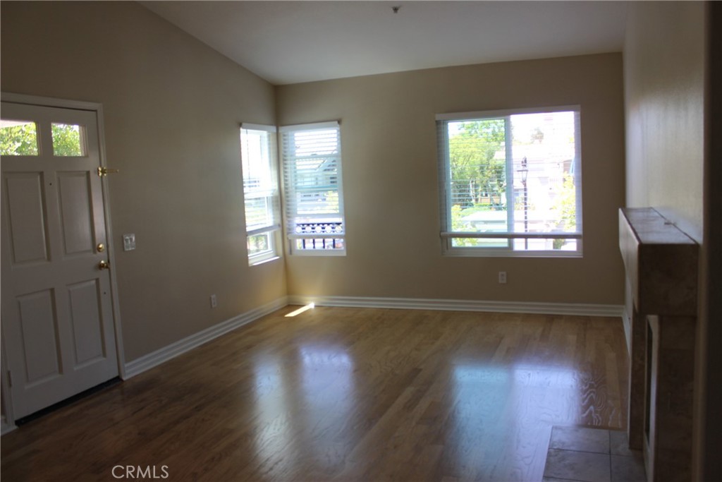 221 California Court Property Photo 7