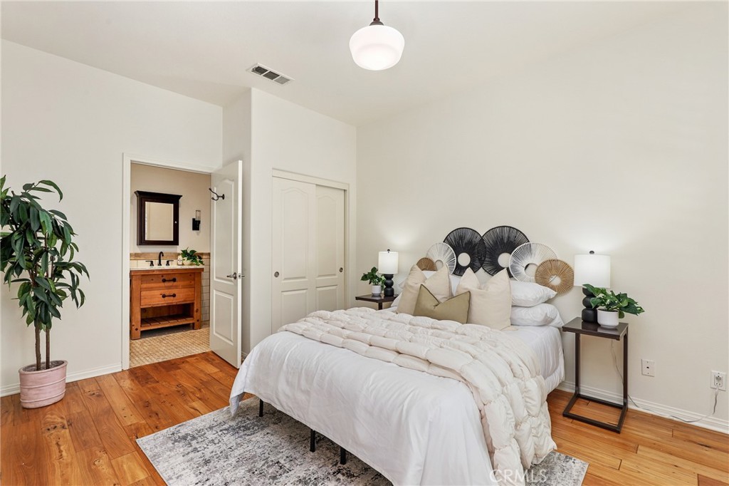 31 Roycroft Property Photo 11