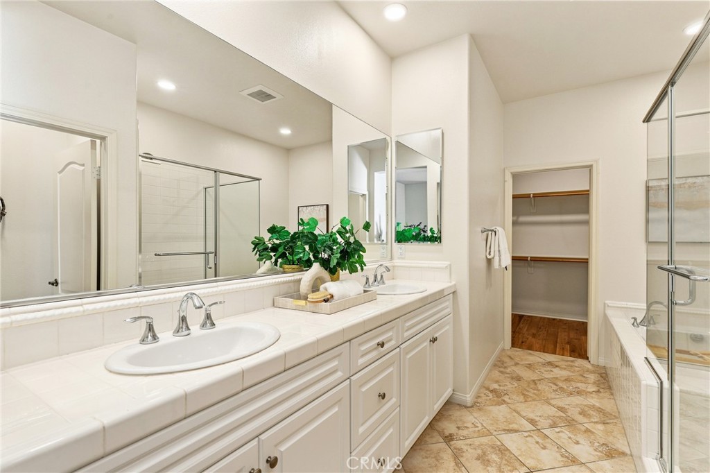 31 Roycroft Property Photo 23