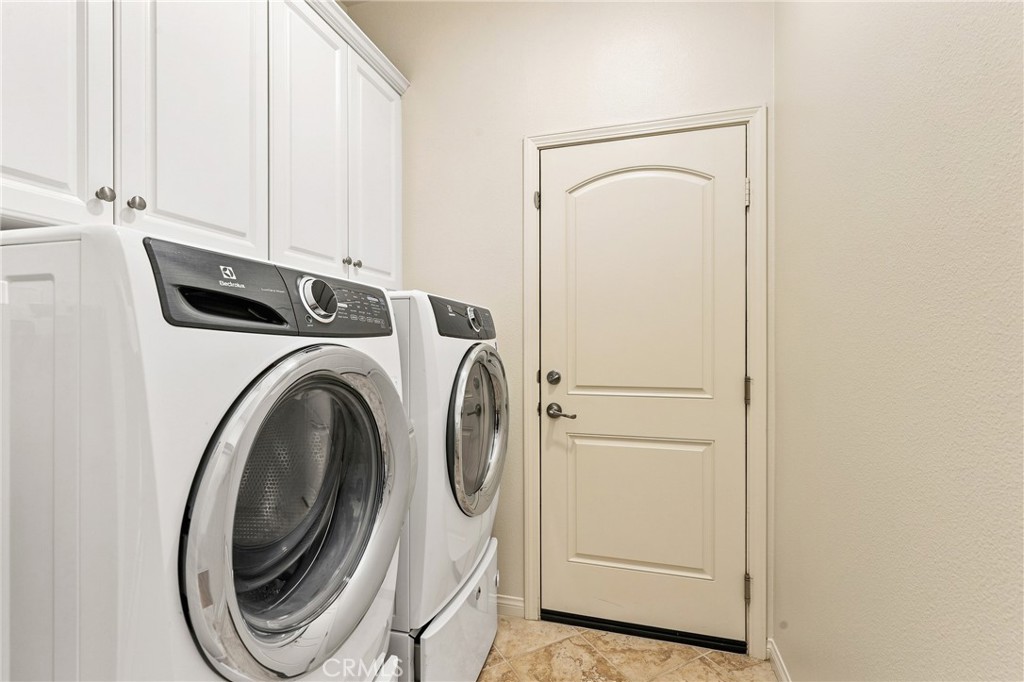 31 Roycroft Property Photo 25
