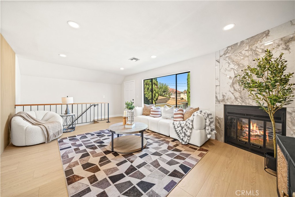 1805 Vine F Property Photo 3