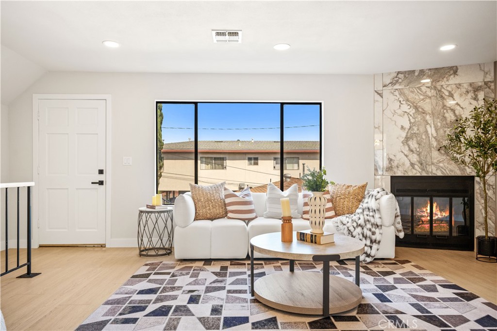 1805 Vine F Property Photo 4