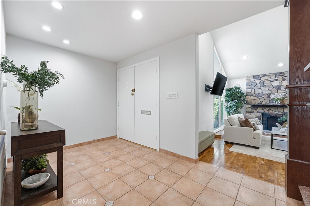 5872 Meadowbrook Drive Property Photo 6