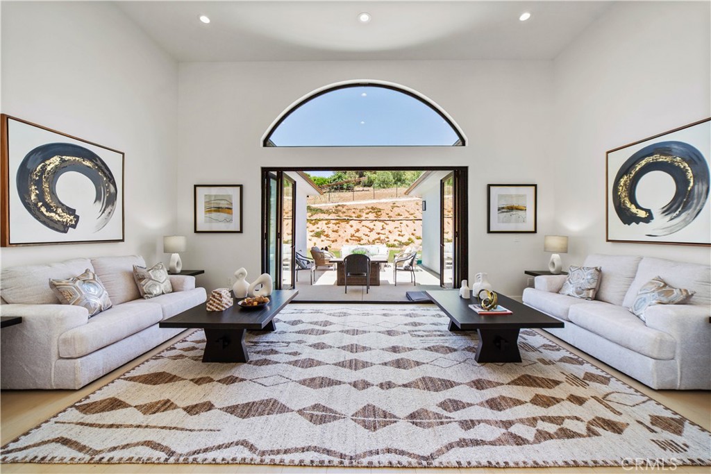 2027 Via Monserate Property Photo 1