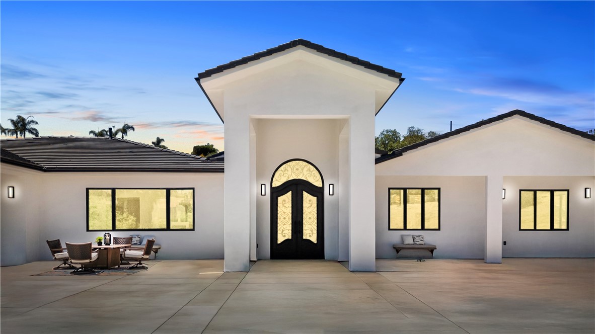 2027 Via Monserate Property Photo 4