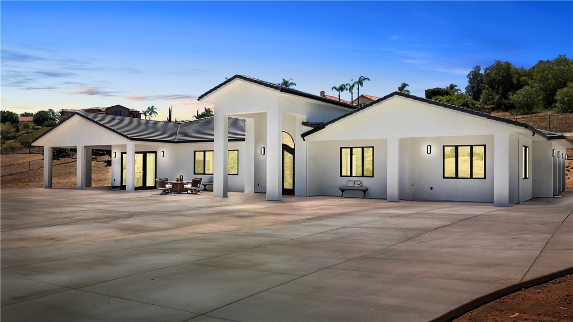 2027 Via Monserate Property Photo 5