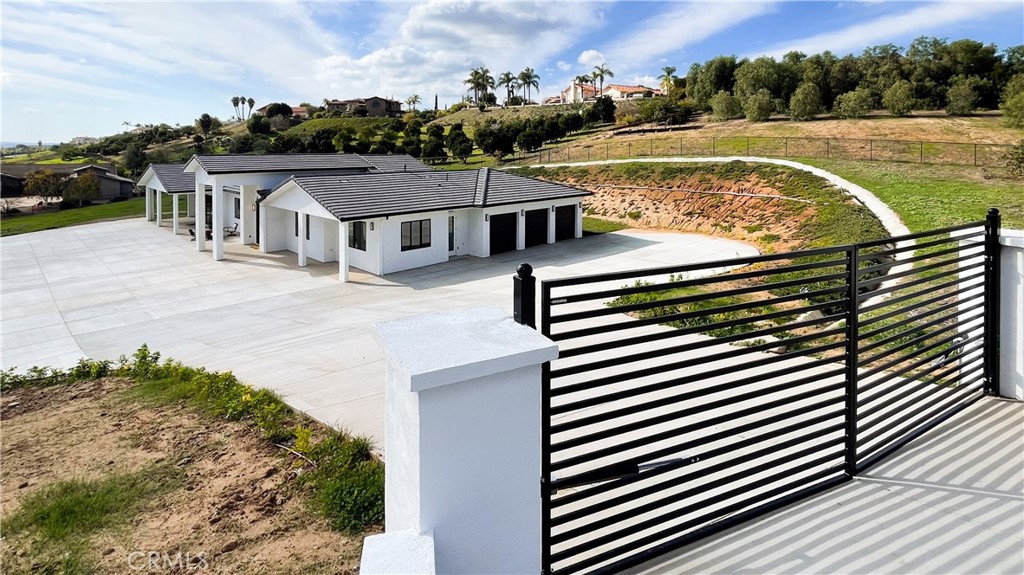 2027 Via Monserate Property Photo 6