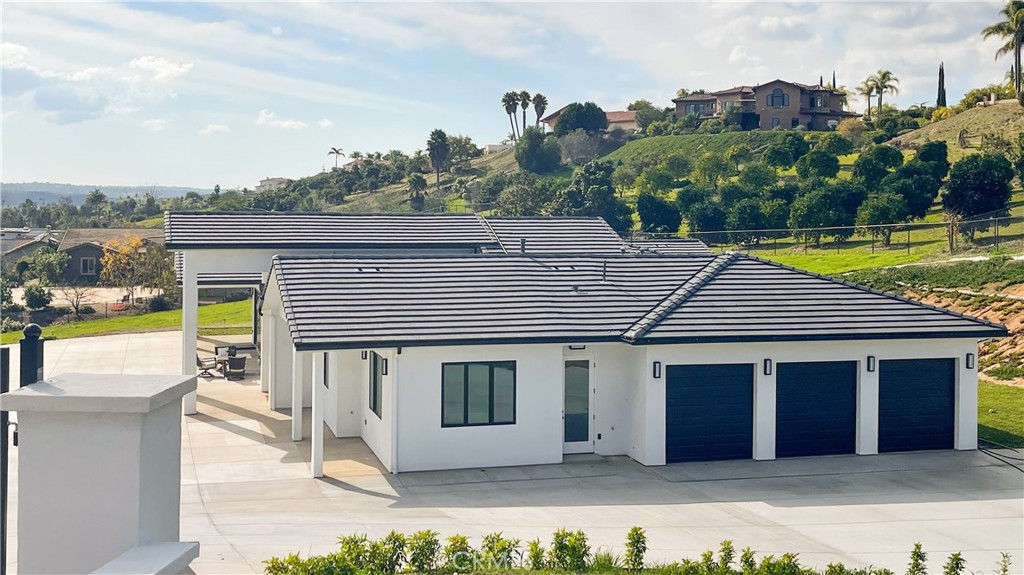 2027 Via Monserate Property Photo 7