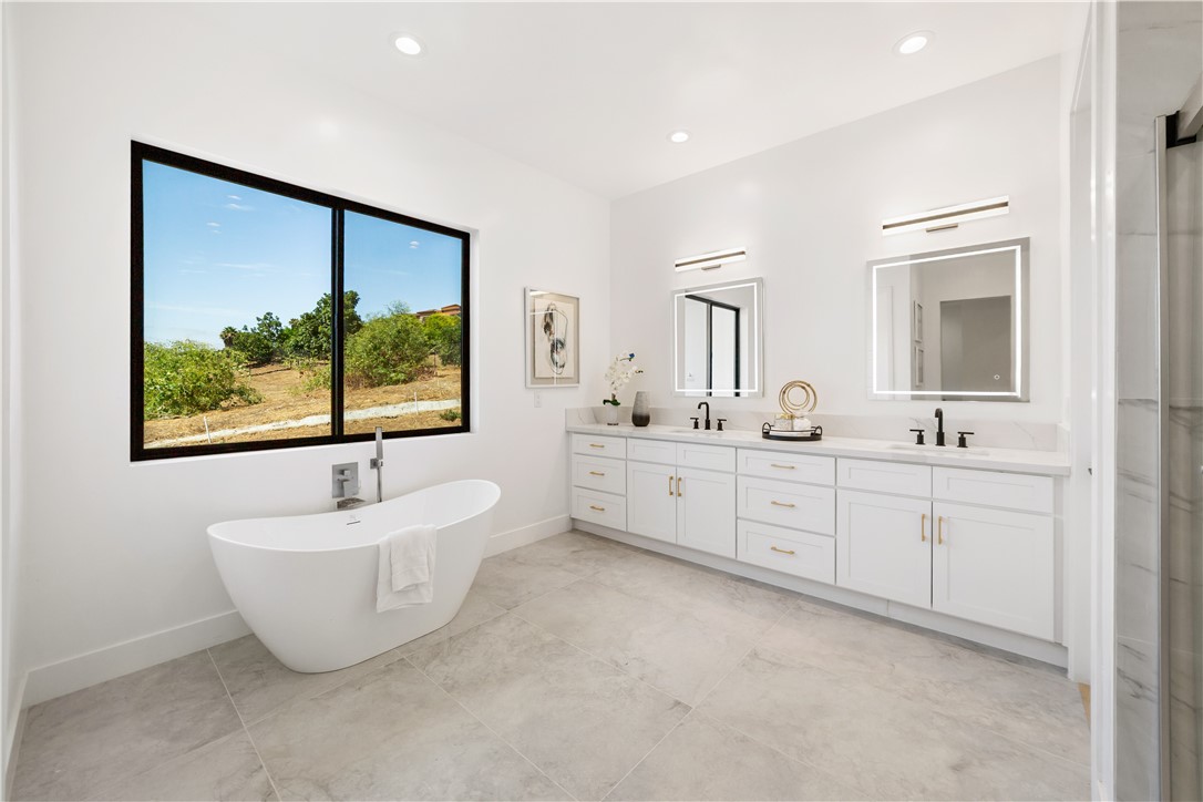 2027 Via Monserate Property Photo 14