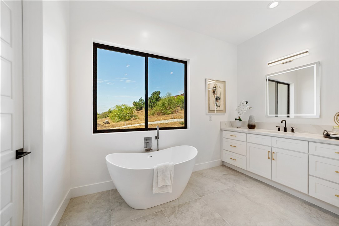 2027 Via Monserate Property Photo 16
