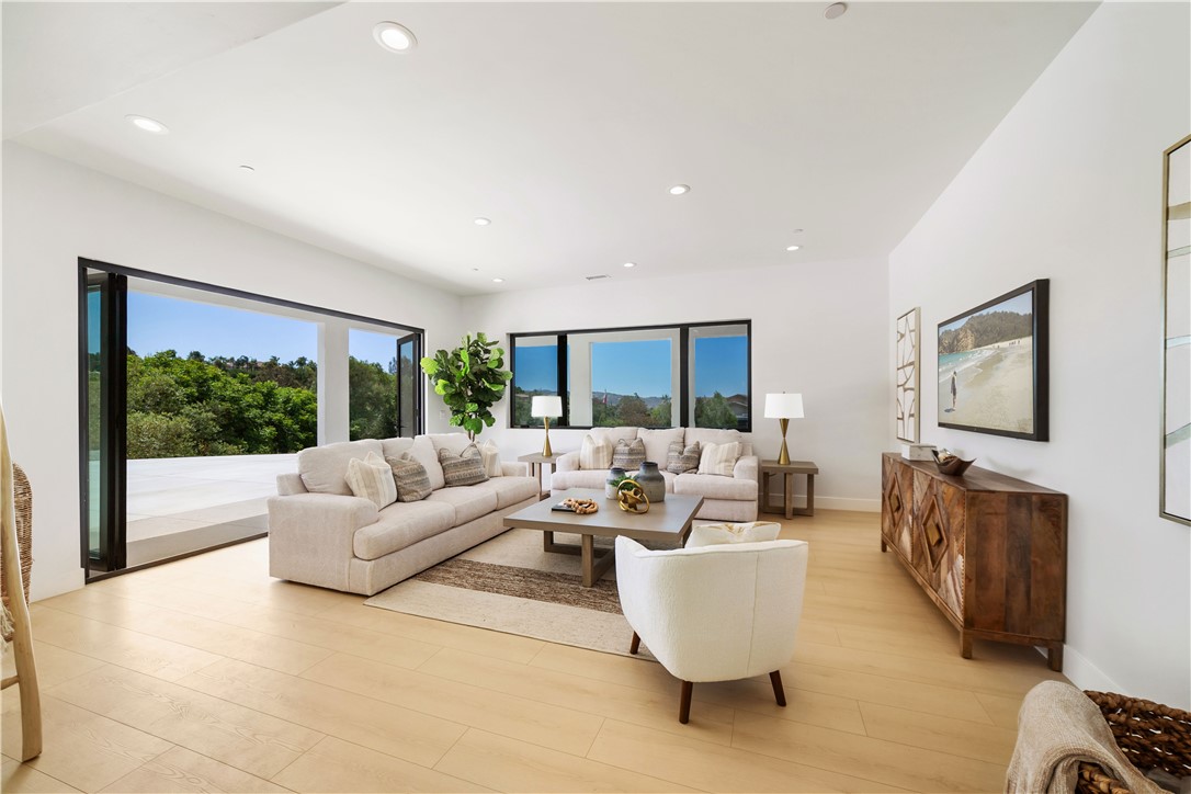 2027 Via Monserate Property Photo 32