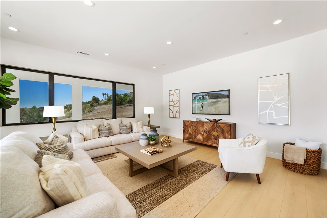 2027 Via Monserate Property Photo 33
