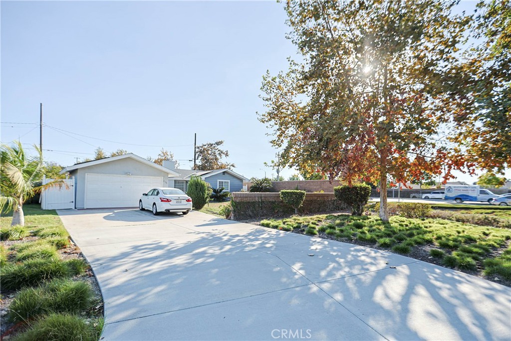 2186 W Huntington
