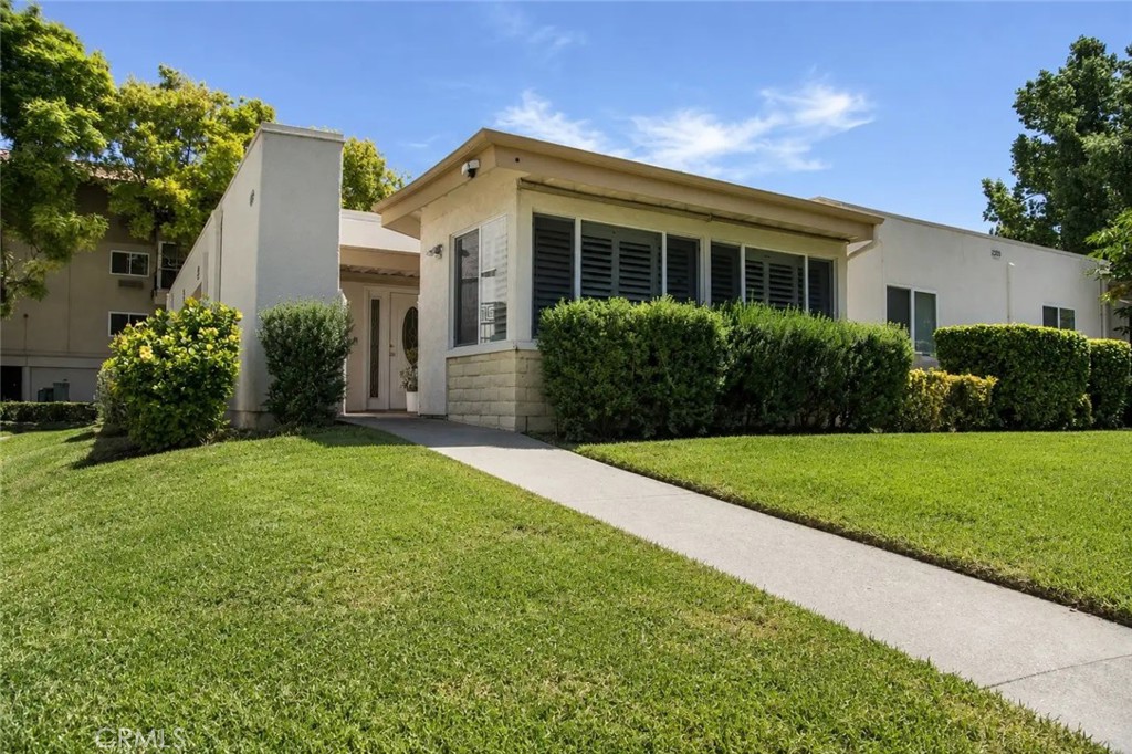 2383 Via Mariposa W A Property Photo 1