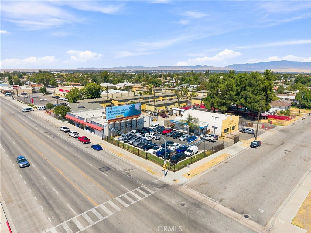 1440 2nd Property Photo 3