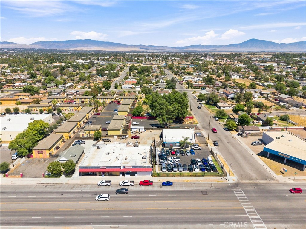 1440 2nd Property Photo 6