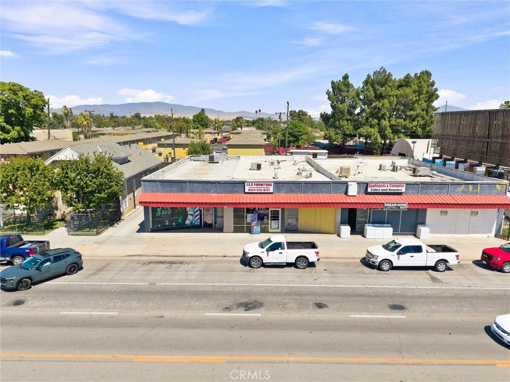 1440 2nd Property Photo 11