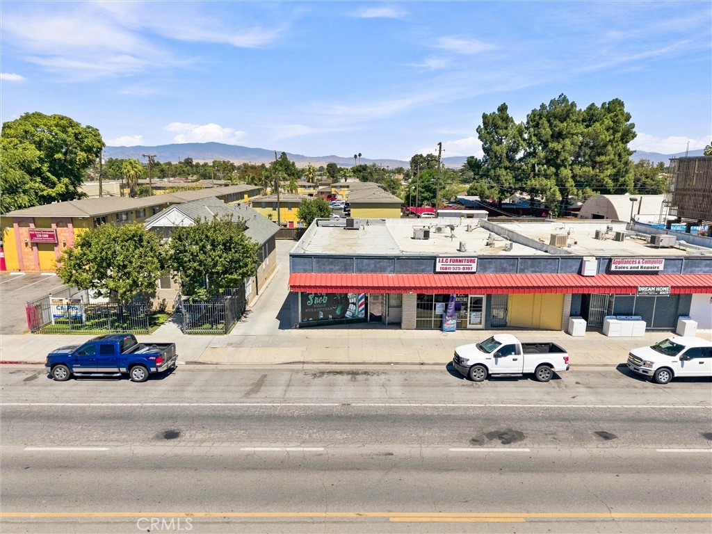 1440 2nd Property Photo 12
